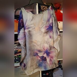 Jennifer Lopez Lavender and Cream Floral Tunic Top